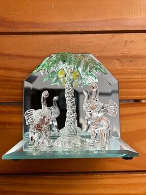 ZK crystal elephant figurine with coconut tree
